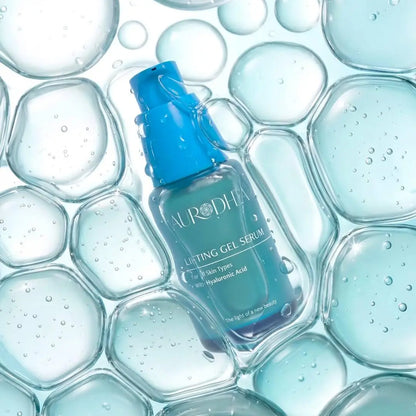 Aurodhea Lifting Gel-Serum mit Hyaluronsäure in blauer Pumpflasche zwischen transparenten Gelblasen