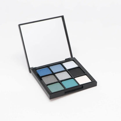 Chogan Lidschatten-Palette Winter Queen Blau MKPL03 geöffnete Palette mit 9 Blau/Türkis/Grau-Tönen