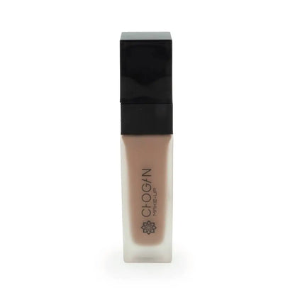 Chogan Make-Up Instant Matte Foundation LM14 Dark Beige: Eleganter Glasflakon mit schwarzem Deckel und dem Chogan Make-Up Logo, gefüllt mit der flüssigen Foundation im Farbton Dark Beige, auf weißem Hintergrund.