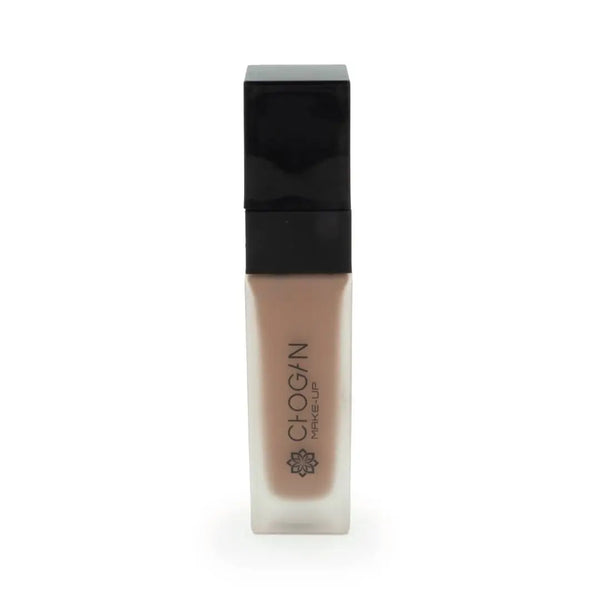 Chogan Make-Up Instant Matte Foundation LM14 Dark Beige: Eleganter Glasflakon mit schwarzem Deckel und dem Chogan Make-Up Logo, gefüllt mit der flüssigen Foundation im Farbton Dark Beige, auf weißem Hintergrund.