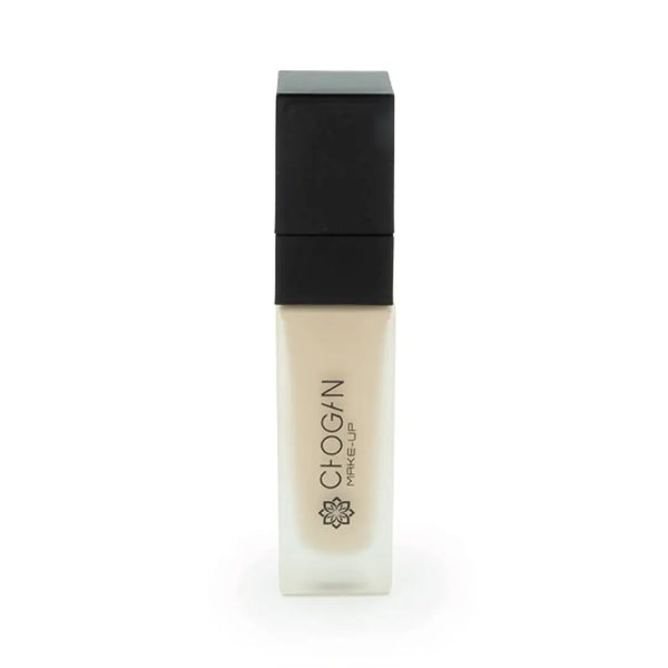 Chogan Make-Up Perfect Hydra Foundation LM15 Ivory: Eleganter Glasflakon mit schwarzem Deckel und dem Chogan Make-Up Logo, gefüllt mit der flüssigen Foundation im hellen Farbton Ivory, auf weißem Hintergrund.
