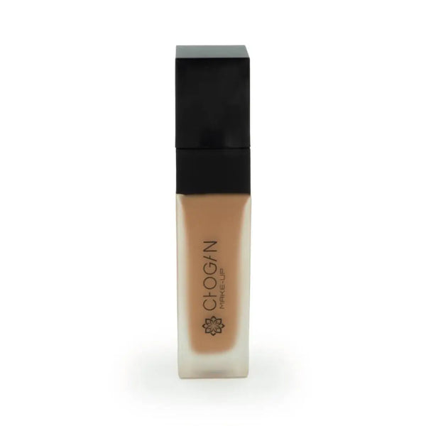 Chogan Make-Up Perfect Hydra Foundation LM17 Sand: Eleganter Glasflakon mit schwarzem Deckel und dem Chogan Make-Up Logo, gefüllt mit der flüssigen Foundation im Farbton Sand, auf weißem Hintergrund.