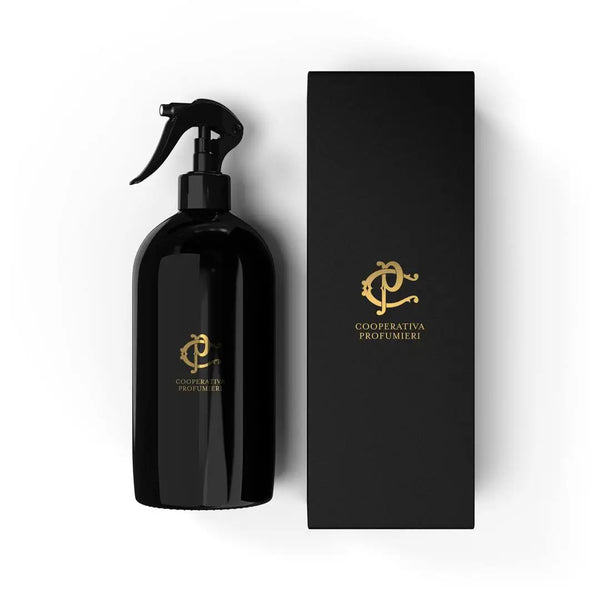 Cooperativa Profumieri Petal Infusion COPS0004 – schwarzer 500 ml Sprühflakon mit goldenem CP-Logo und schwarzer Verpackungsbox