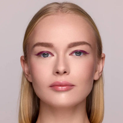 MoniAmori Extra-EyeStay Augenstift Bold Orchid MM023 Anwendung Model
