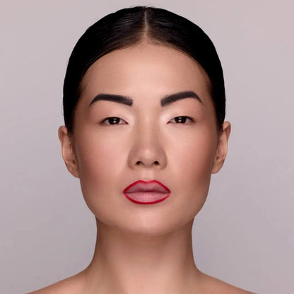 Model vor der Anwendung des MoniAmori Extra-LipStay Automatic Lip Liner Chili Love MM028
