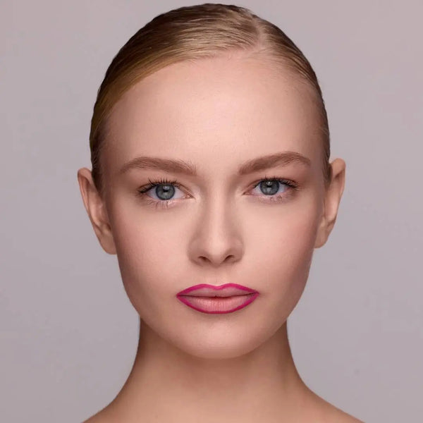 Model vor der Anwendung des MoniAmori Extra-LipStay Automatic Lip Liner Pinky Doll MM030