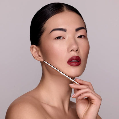 Anwendung des MoniAmori Extra-LipStay Automatic Lip Liner Purple Mocha MM025