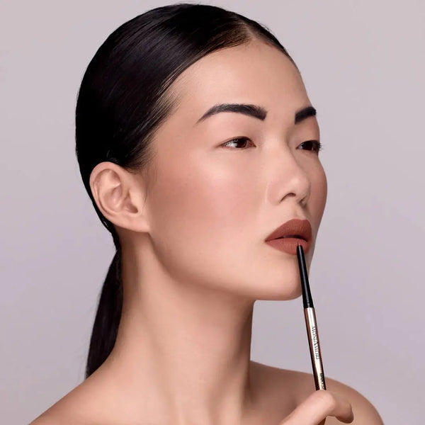 Anwendung des MoniAmori Extra-LipStay Automatic Lip Liner Toffee Nude MM032