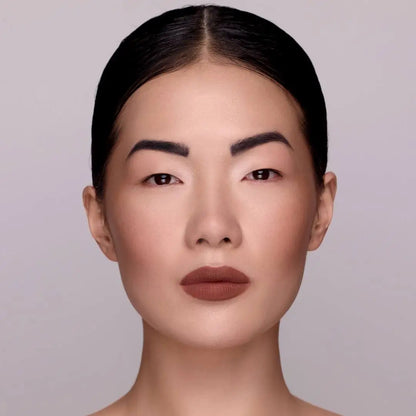 Model nach der Anwendung des MoniAmori Extra-LipStay Automatic Lip Liner Toffee Nude MM032